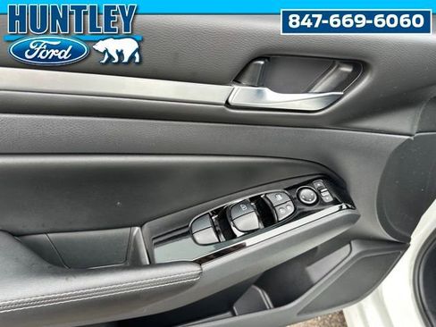 Used 2023 Nissan Altima 2.5 SV image 17