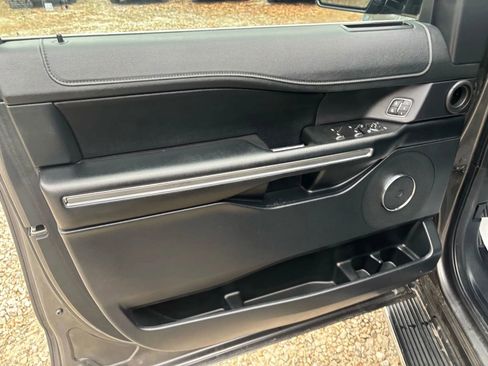 Used 2021 Ford Expedition XLT image 40