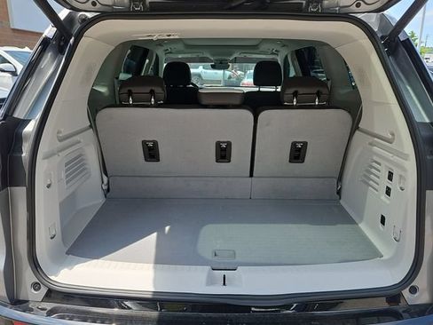 Used 2025 GMC Acadia Denali w/ Super Cruise Package FWD image 6