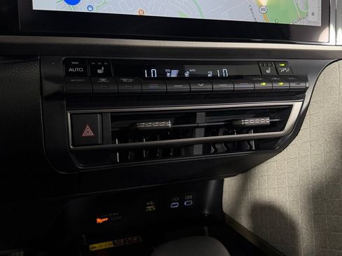 Used 2026 Toyota Camry XLE FWD image 21