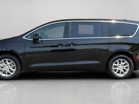 New 2026 Chrysler Pacifica Select image 9