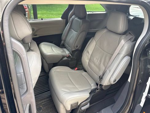 Used 2024 Toyota Sienna Limited AWD/4WD image 6