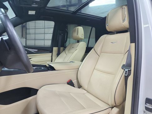 Used 2023 Cadillac Escalade Premium Luxury AWD/4WD image 10
