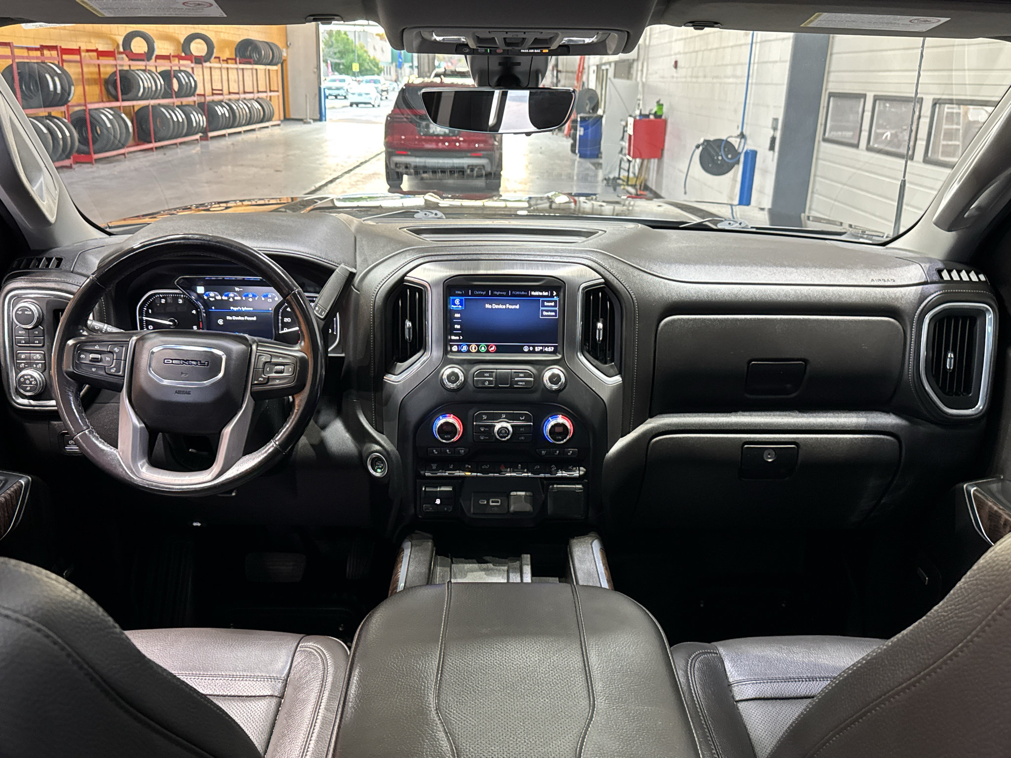 Used 2023 GMC Sierra 3500 Denali w/ Denali Black Diamond Edition AWD/4WD image 18