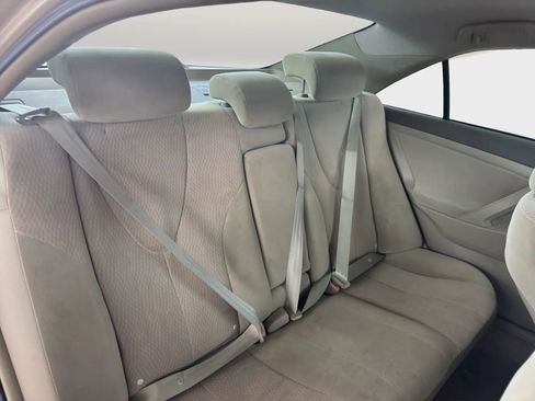 Used 2010 Toyota Camry LE image 19