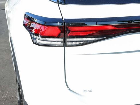 New 2026 Volkswagen Tiguan SE image 9