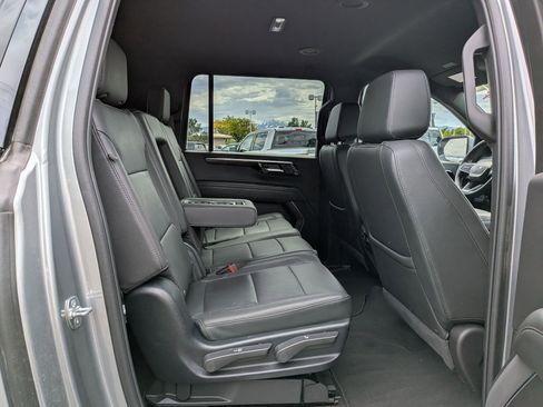 Used 2025 Chevrolet Suburban Z71 AWD/4WD image 36
