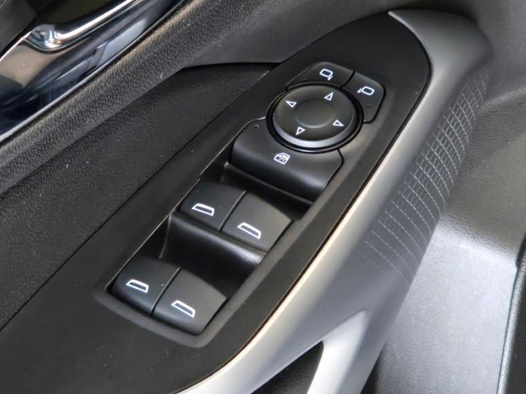 Used 2024 Chevrolet Trax RS w/ Driver Confidence Package FWD image 18