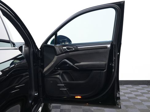 Used 2016 Porsche Cayenne GTS image 23