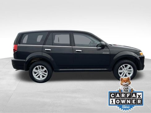 Used 2003 Isuzu Axiom S image 2