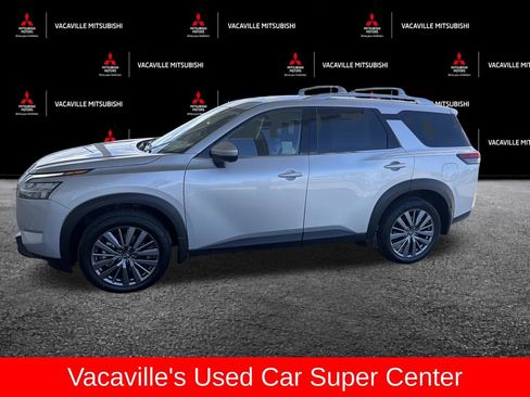 Used 2024 Nissan Pathfinder SL w/ SL Premium Package FWD image 2
