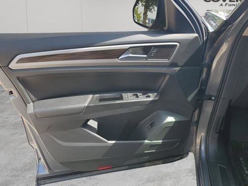 Used 2021 Volkswagen Atlas SE image 25