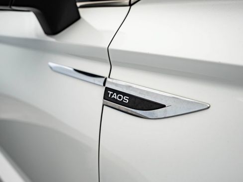 Used 2023 Volkswagen Taos SE w/ Panoramic Sunroof Package FWD image 16