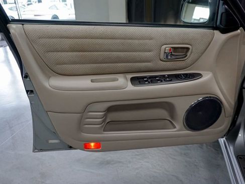 Used 2002 Lexus IS 300 image 16