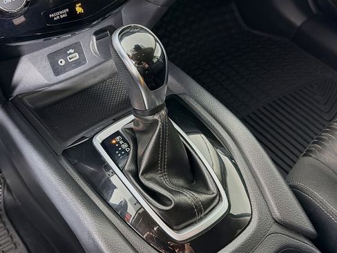 Used 2020 Nissan Rogue SV image 18