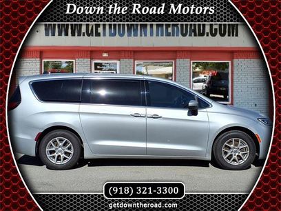 Used 2023 Chrysler Pacifica Touring
