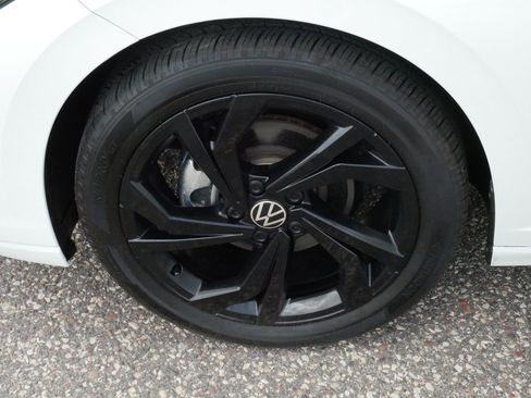 Used 2025 Volkswagen Jetta SE w/ Sunroof Package FWD image 15