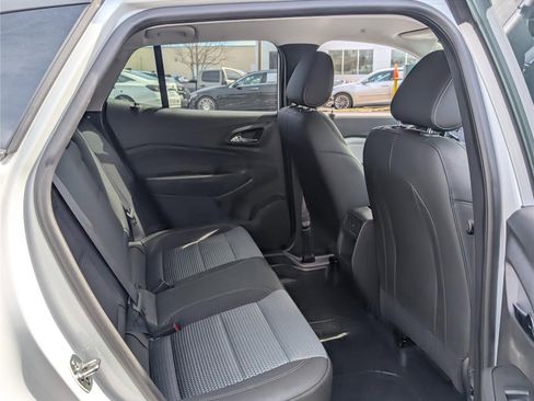 Used 2025 Chevrolet Trax LT w/ Driver Confidence Package image 12