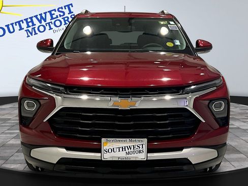 Used 2025 Chevrolet TrailBlazer LT AWD/4WD image 2