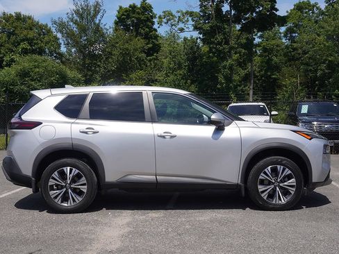 Used 2022 Nissan Rogue SV AWD/4WD image 16