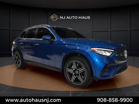 Used 2024 Mercedes-Benz GLC 300 4MATIC w/ AMG Line image 10
