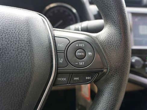 Used 2020 Toyota Camry LE image 8