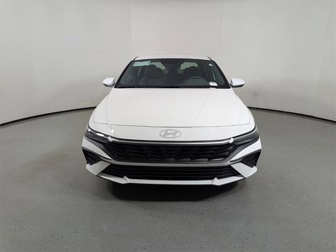 New 2025 Hyundai Elantra SE image 2
