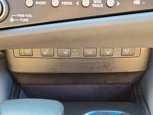 Used 2024 Lexus ES 350 w/ Premium Package FWD image 17