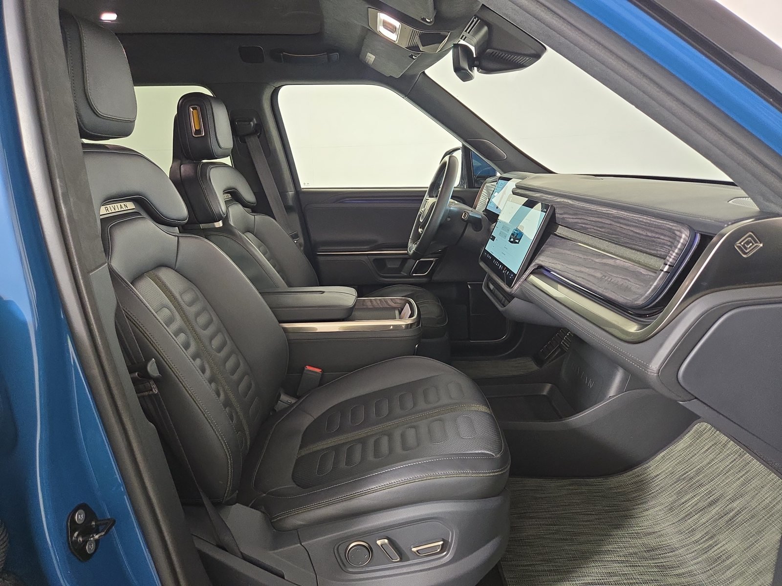 Used 2022 Rivian R1T Adventure AWD/4WD image 23