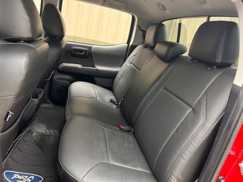 Used 2021 Toyota Tacoma SR5 AWD/4WD image 18