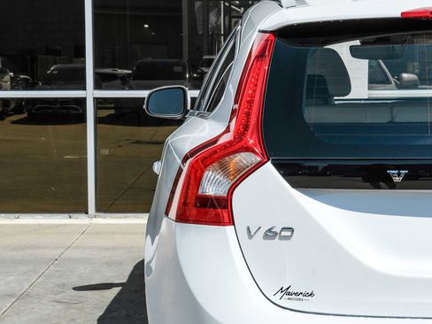 Used 2017 Volvo V60 T5 Premier w/ Convenience Package image 47