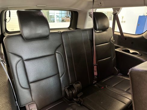 Used 2017 GMC Yukon XL SLT w/ Open Road Package AWD/4WD image 16