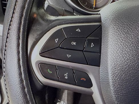 Used 2019 Jeep Cherokee Latitude Plus image 14