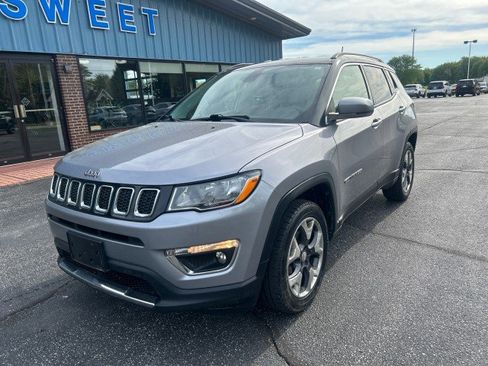 Used 2017 Jeep Compass Limited w/ Navigation Group AWD/4WD image 2