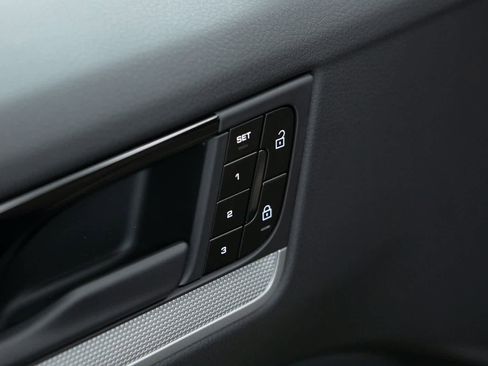 New 2026 Porsche Cayenne image 19