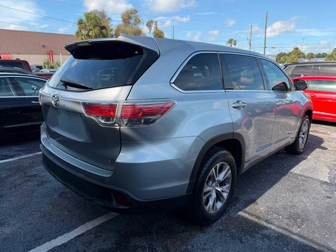 Used 2015 Toyota Highlander Plus FWD image 4