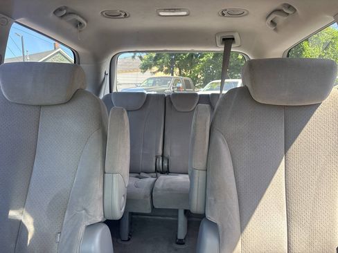 Used 2007 Hyundai Entourage Limited FWD image 13