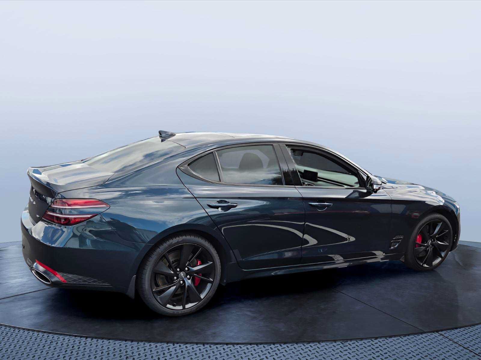 Used 2022 Genesis G70 3.3T RWD image 3