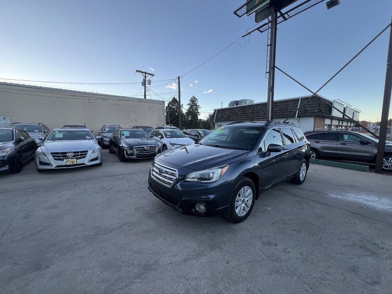 Used 2017 Subaru Outback 2.5i Premium AWD/4WD image 1