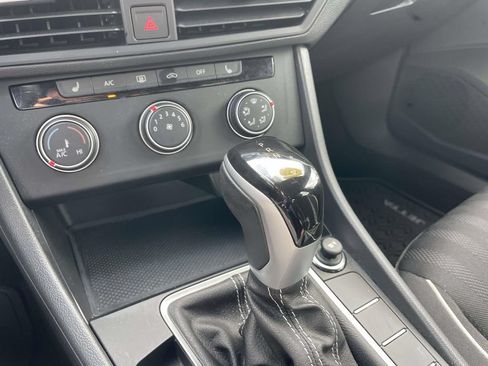 Certified 2024 Volkswagen Jetta Sport FWD image 32