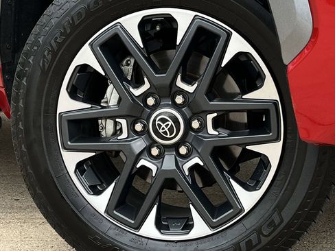 Used 2024 Toyota Tundra Limited image 29