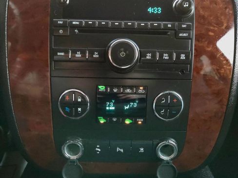 Used 2011 Chevrolet Avalanche LT w/ Luxury Package image 18