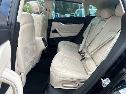 Used 2017 Maserati Levante image 13
