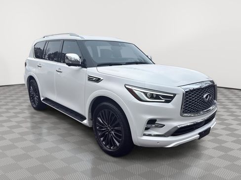 Used 2023 INFINITI QX80 Sensory w/ All-Season Package image 3