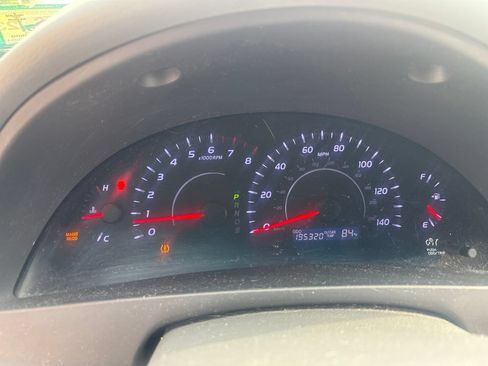 Used 2011 Toyota Camry LE FWD image 13