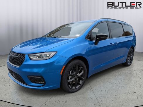 New 2026 Chrysler Pacifica Select FWD image 2