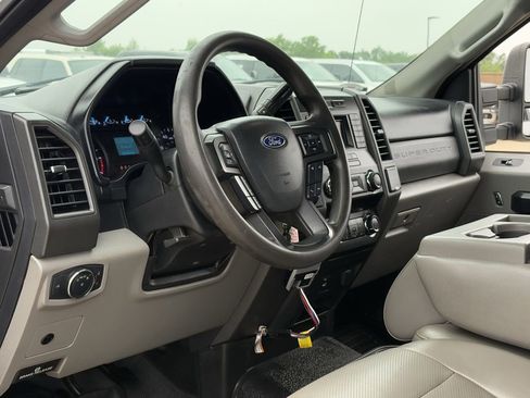 Used 2019 Ford F250 XL w/ Power Equipment Group RWD image 12