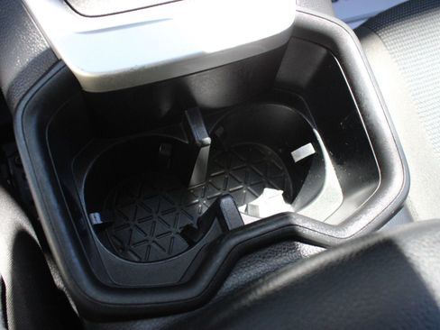 Used 2022 Toyota RAV4 LE AWD/4WD image 38