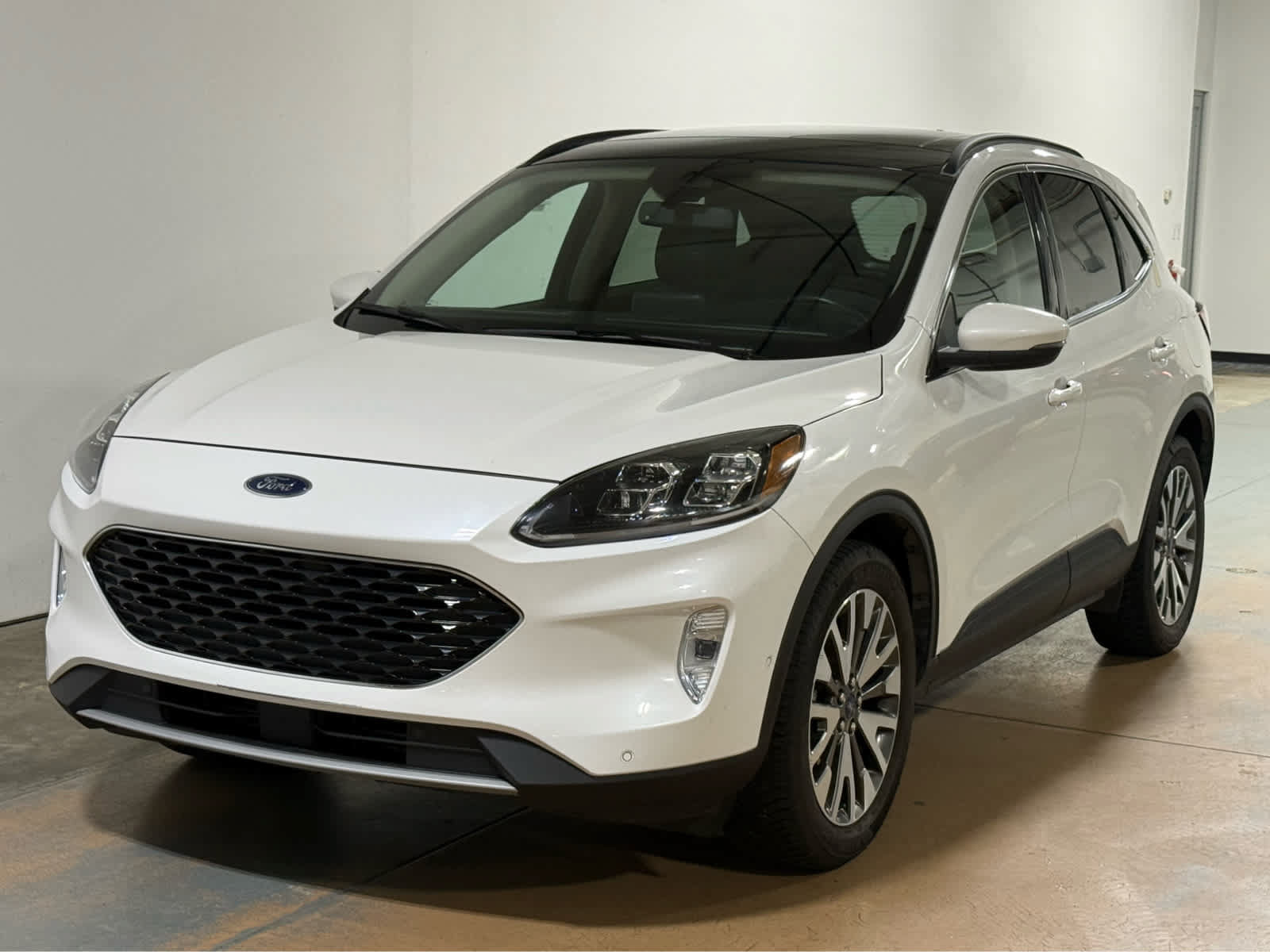 Used 2020 Ford Escape Titanium AWD/4WD image 1