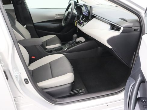 Used 2025 Toyota Corolla LE FWD image 33